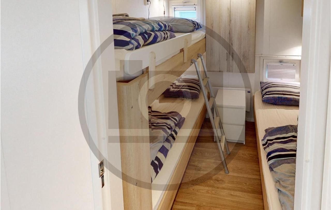 Stunning Ship In Aalsmeer With Kitchen Exterior photo